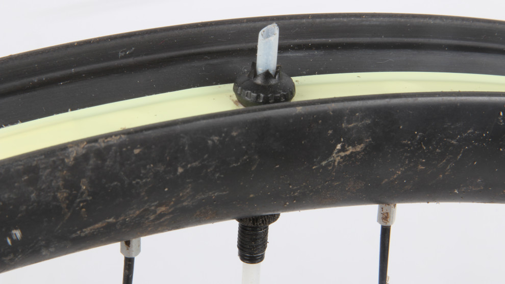 The applicator tube allows you to check the sealant level.